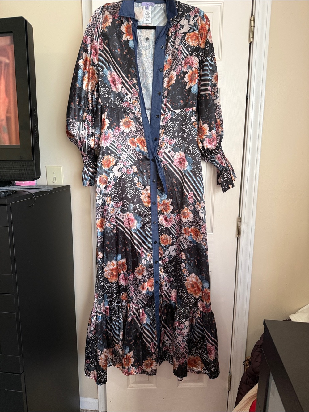 Floral Button-Front Midi Dress in Black and Pink